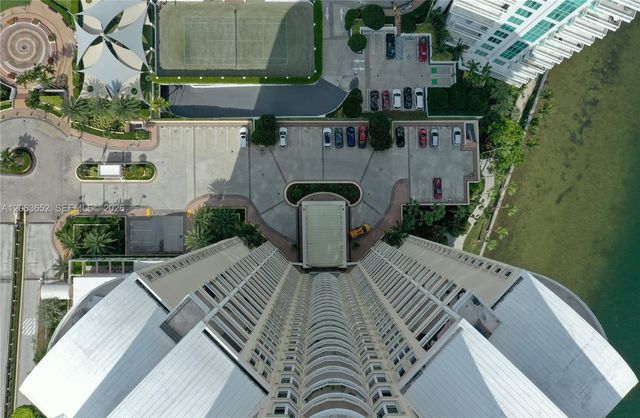 888 Brickell Key Drive 512, Miami, FL 33131