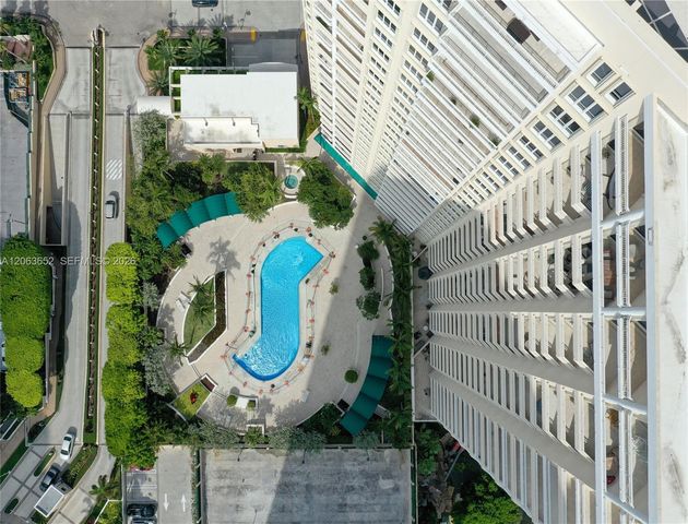 888 Brickell Key Drive 512, Miami, FL 33131