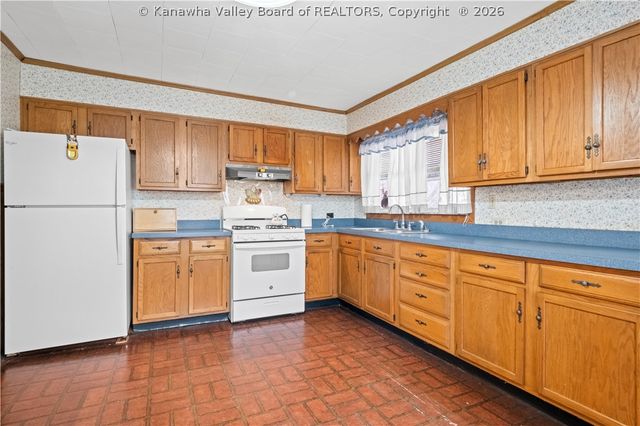 224 Easter Road, Nitro, WV 25143