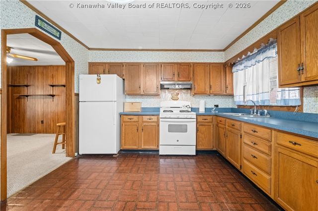 224 Easter Road, Nitro, WV 25143