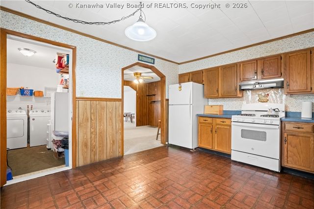 224 Easter Road, Nitro, WV 25143