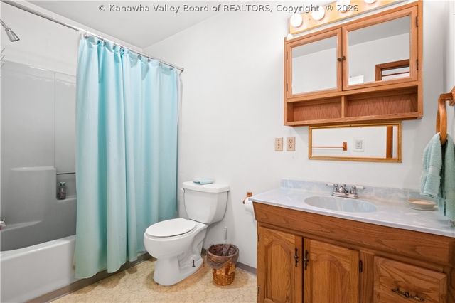 224 Easter Road, Nitro, WV 25143