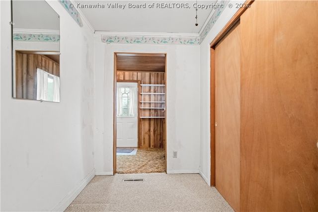 224 Easter Road, Nitro, WV 25143