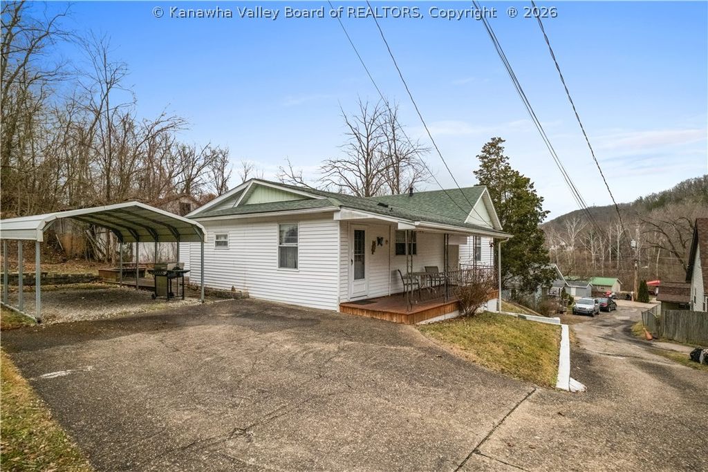 224 Easter Road, Nitro, WV 25143