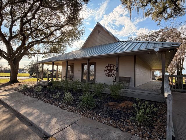 1031 Winchester Trail, Angleton, TX 77515