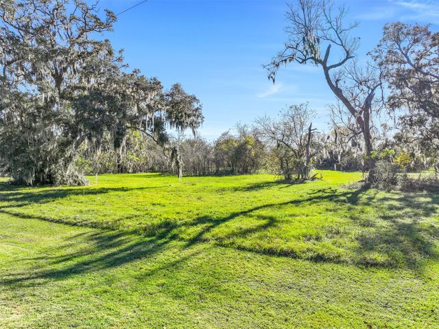 1031 Winchester Trail, Angleton, TX 77515