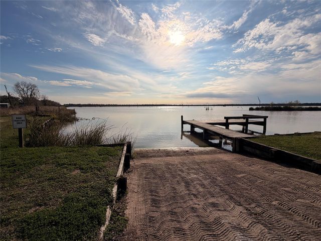 1031 Winchester Trail, Angleton, TX 77515