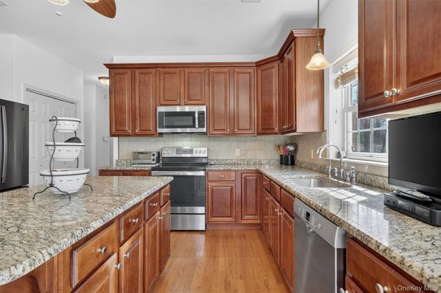 5 Autumn Ridge Way, Newburgh, NY 12550