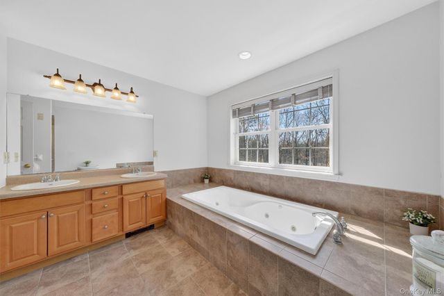 5 Autumn Ridge Way, Newburgh, NY 12550