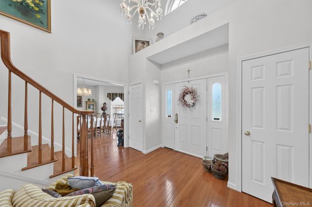 5 Autumn Ridge Way, Newburgh, NY 12550