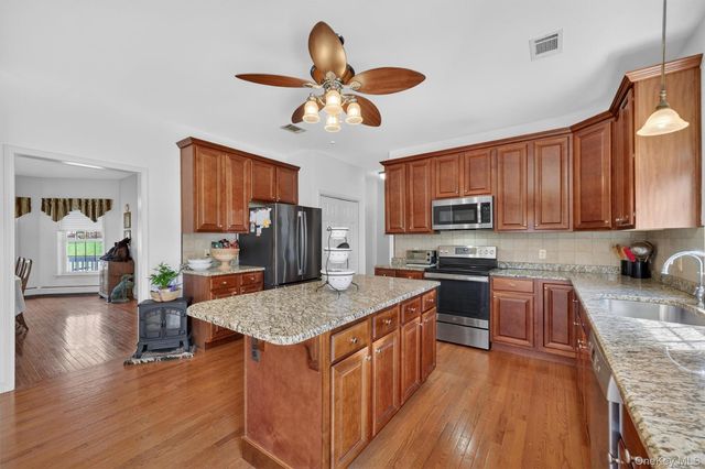 5 Autumn Ridge Way, Newburgh, NY 12550