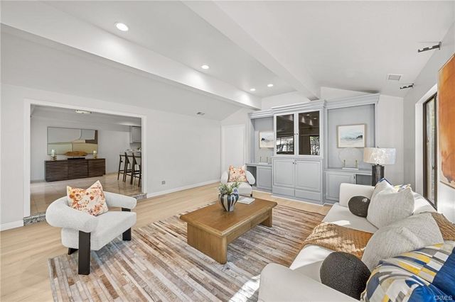 673 S Mentor Avenue, Pasadena, CA 91106