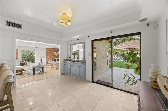 673 S Mentor Avenue, Pasadena, CA 91106