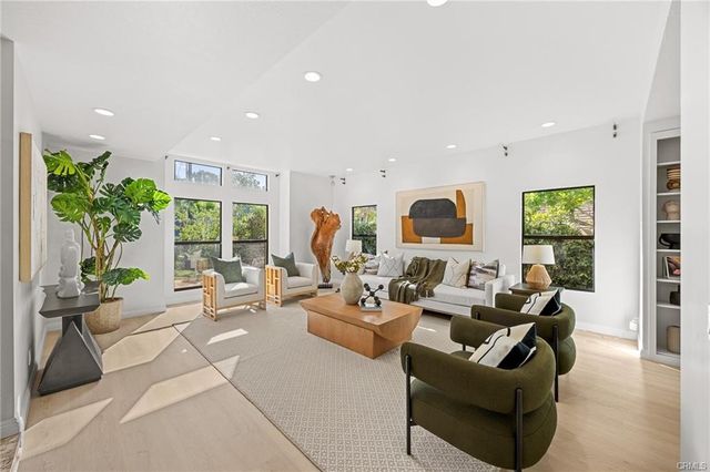 673 S Mentor Avenue, Pasadena, CA 91106