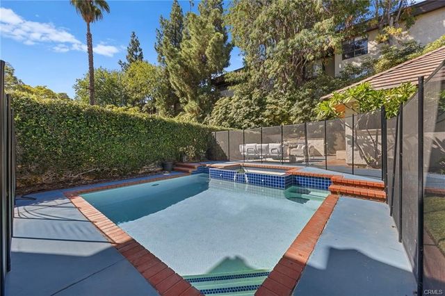 673 S Mentor Avenue, Pasadena, CA 91106