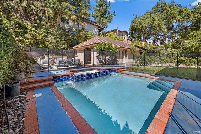 673 S Mentor Avenue, Pasadena, CA 91106
