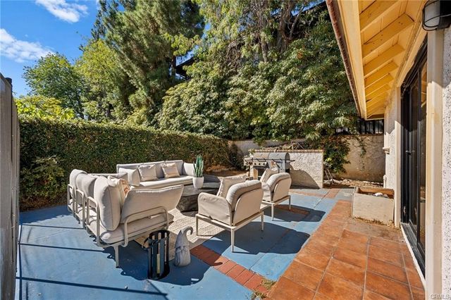 673 S Mentor Avenue, Pasadena, CA 91106