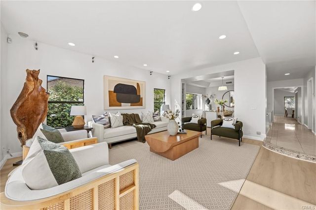 673 S Mentor Avenue, Pasadena, CA 91106
