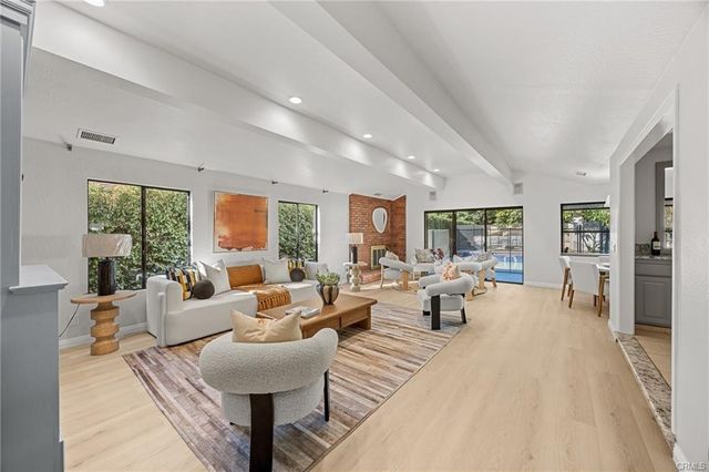 673 S Mentor Avenue, Pasadena, CA 91106
