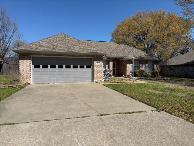 809 Martin Street, Bonham, TX 75418