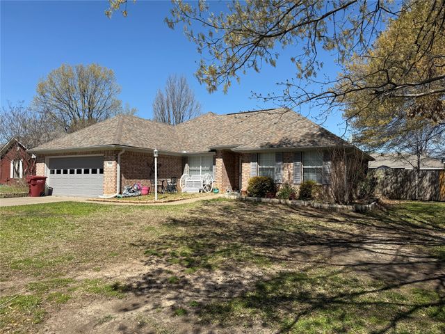 809 Martin Street, Bonham, TX 75418