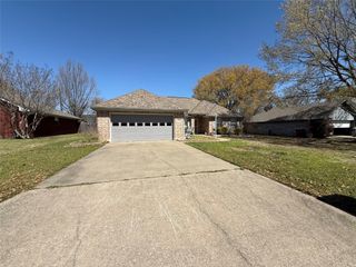 809 Martin Street, Bonham, TX 75418