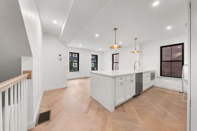 15 Hunting Street 2, Cambridge, MA 02141