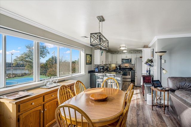 655 S Riverside Dr Apt 202, Memphis, TN 38103