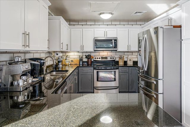 655 S Riverside Dr Apt 202, Memphis, TN 38103