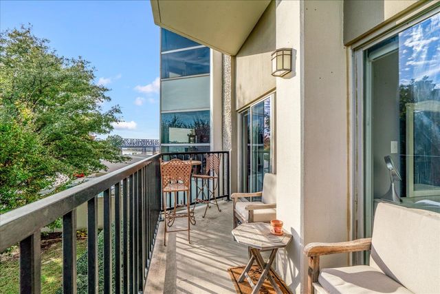 655 S Riverside Dr Apt 202, Memphis, TN 38103