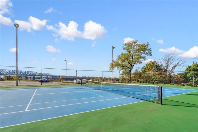 655 S Riverside Dr Apt 202, Memphis, TN 38103