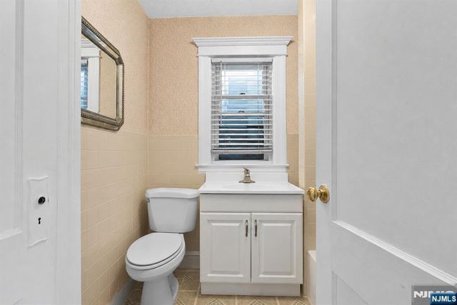 371 Park Avenue, Fairview, NJ 07022