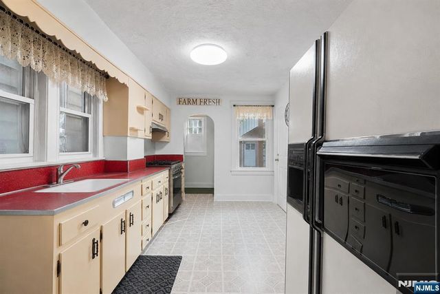 371 Park Avenue, Fairview, NJ 07022