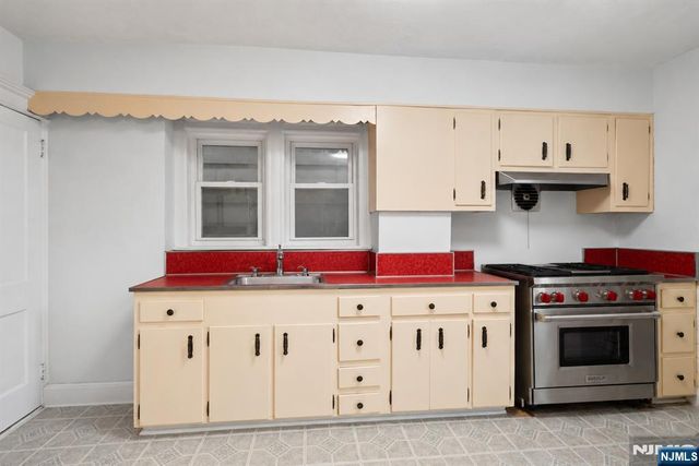 371 Park Avenue, Fairview, NJ 07022