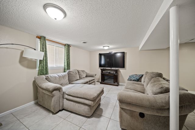 3548 W 30th Street, Davenport, IA 52804
