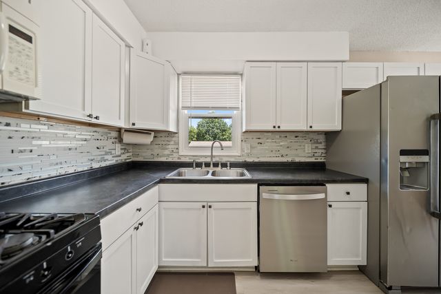 3548 W 30th Street, Davenport, IA 52804