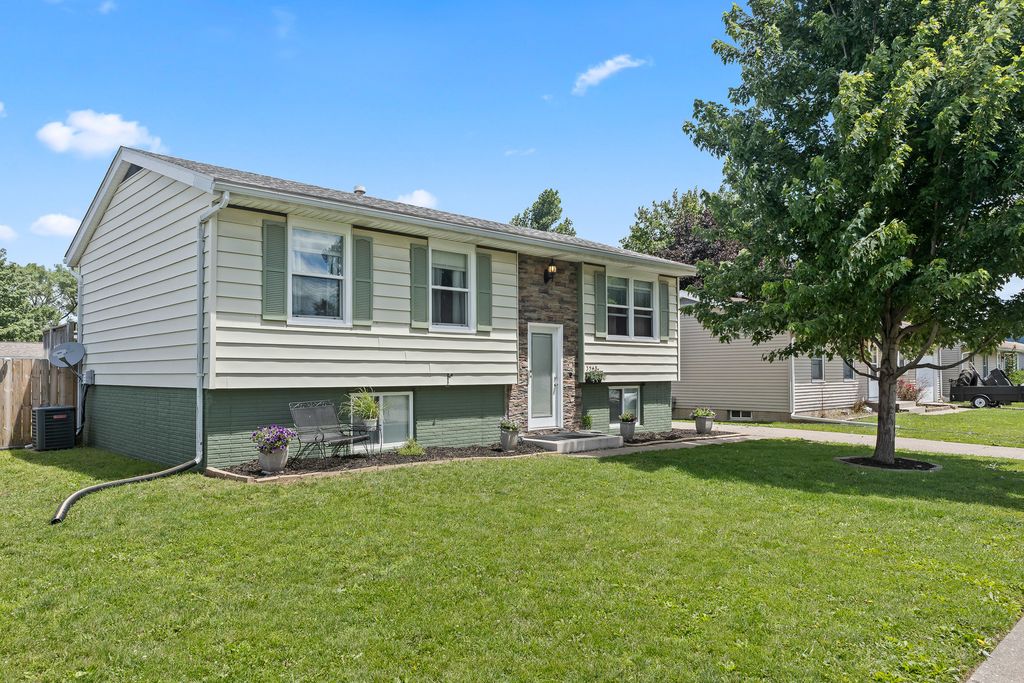 3548 W 30th Street, Davenport, IA 52804