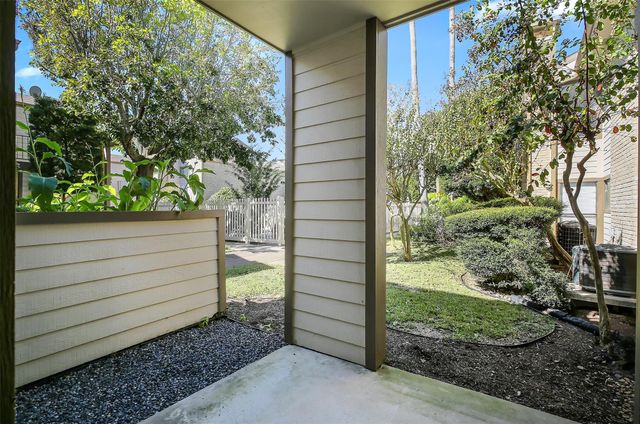 7065 N Holiday Drive, Galveston, TX 77550