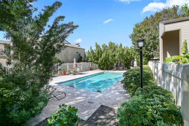 7065 N Holiday Drive, Galveston, TX 77550