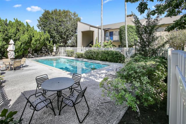 7065 N Holiday Drive, Galveston, TX 77550