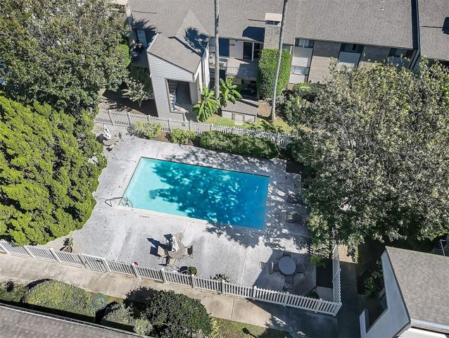 7065 N Holiday Drive, Galveston, TX 77550