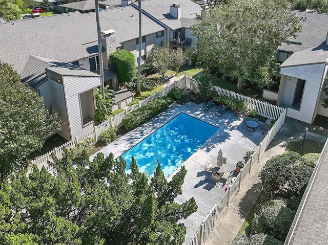 7065 N Holiday Drive, Galveston, TX 77550