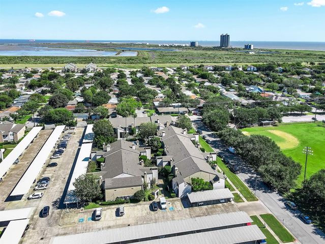 7065 N Holiday Drive, Galveston, TX 77550