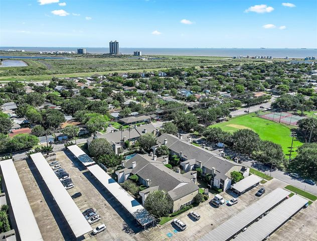 7065 N Holiday Drive, Galveston, TX 77550