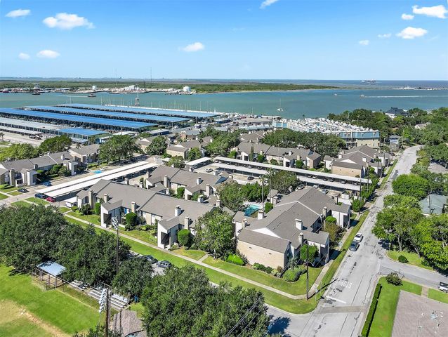 7065 N Holiday Drive, Galveston, TX 77550