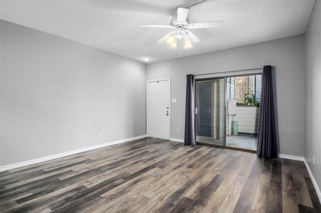 7065 N Holiday Drive, Galveston, TX 77550