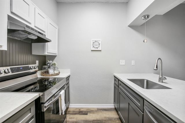 7065 N Holiday Drive, Galveston, TX 77550