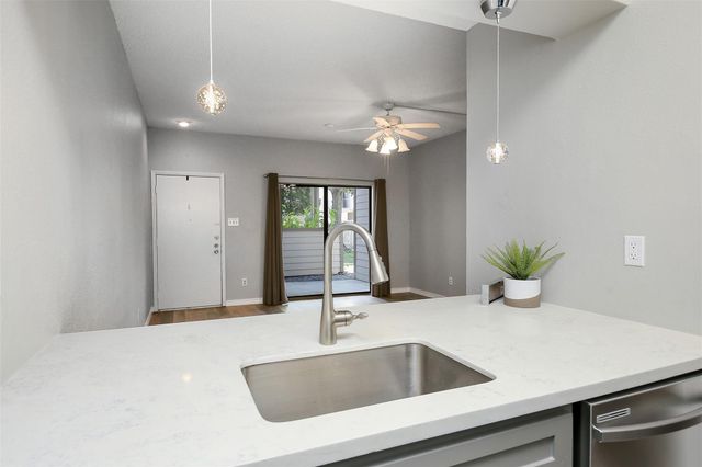 7065 N Holiday Drive, Galveston, TX 77550