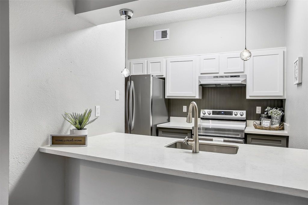 7065 N Holiday Drive, Galveston, TX 77550