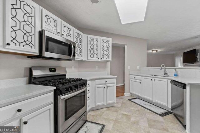 6115 Riveroak Terrace, Atlanta, GA 30349